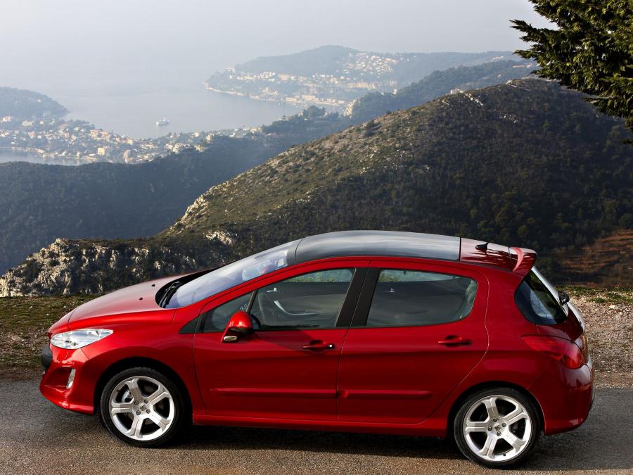  Peugeot 308 GT THP 175 5-Door 2009 года  (фото 5 из 11)